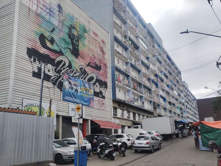 Rua Paulo Bourroul is the commercial center of Real Parque, with hairdressers, grocery stores, liquor stores, among others. Rua Paulo Bourroul is the commercial center of Real Parque, with hairdressers, grocery stores, liquor stores, among others.