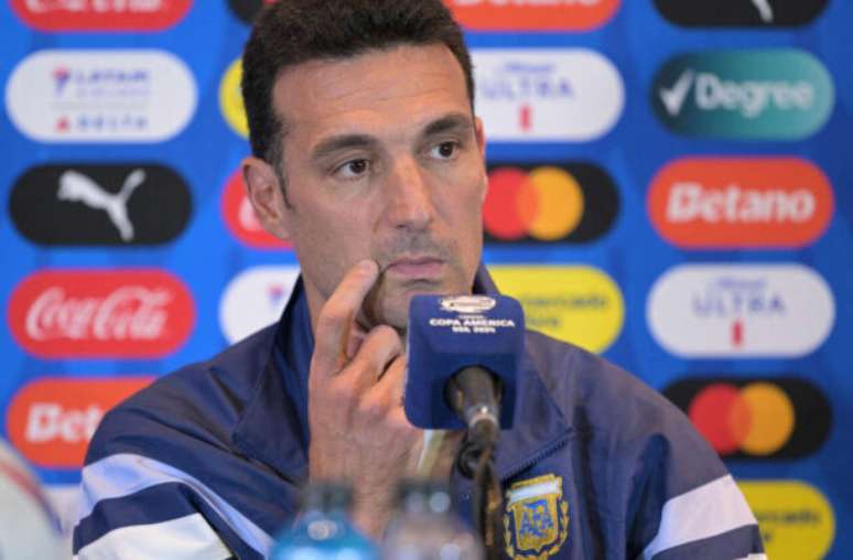 Scaloni durante entrevista coletiva na véspera da partida contra o Canadá –