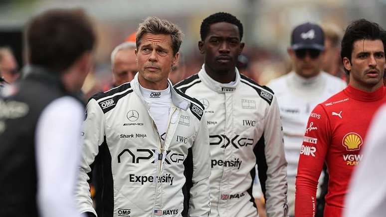 Em F1, Brad Pitt se torna mentor de um piloto prodígio (Imagem: Divulgação/Warner Bros. Pictures)