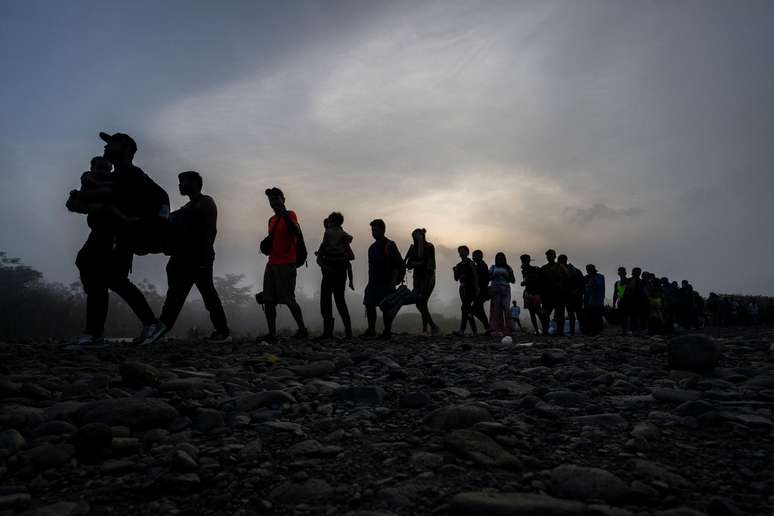 As organizações que transportam migrantes clandestinos através da floresta de Darién, no Panamá, são motivo de preocupação para os Estados Unidos.