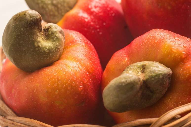 João Pessoa também é famosa por suas frutas tropicais, como o caju 