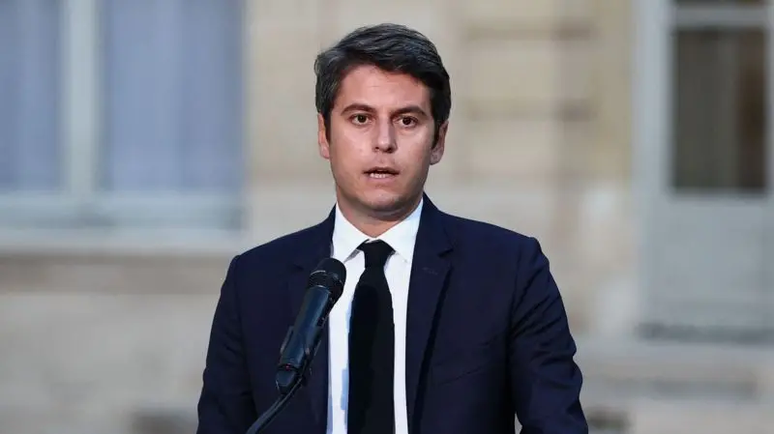 Macron pediu a Gabriel Attal (na foto) que permaneça no cargo de primeiro-ministro “pela estabilidade do país”