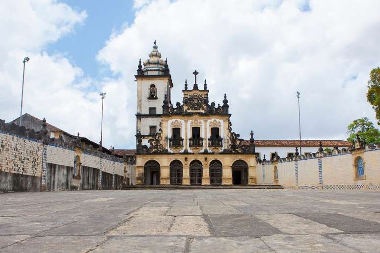 A Igreja de São Francisco abriga rico acervo de arte sacra e oferecem uma verdadeira viagem ao passado colonial brasileiro 