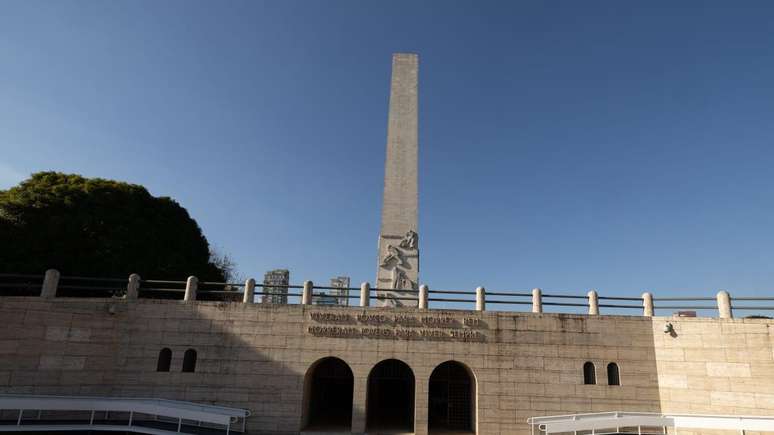 Obelisco do Ibirapuera guarda restos mortais dos quatro jovens mortos por tropas getulistas