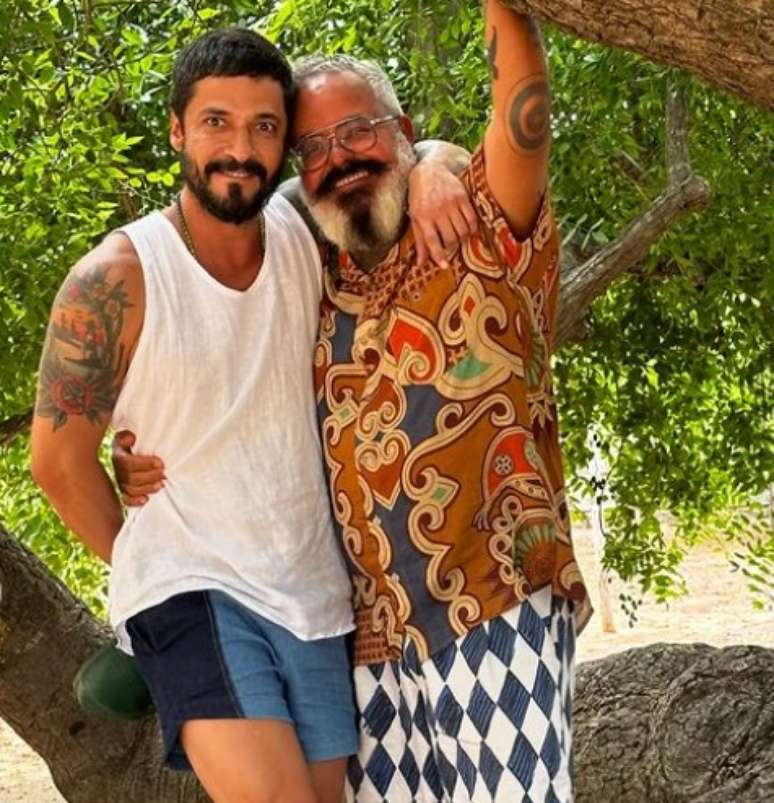 O casal Rodrigo Januario e Ronaldo Fraga em foto postada no último Dia dos Namorados