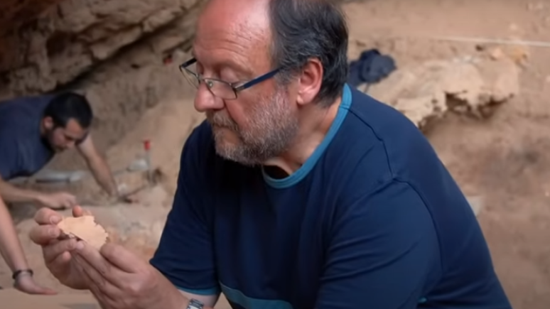 Valentín Villaverde era o diretor do sítio arqueológico Cova Negra quando o fóssil foi descoberto