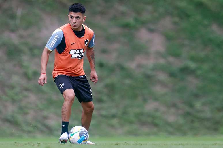 Thiago Almada é tratado como um dos principais reforços da janela no futebol brasileiro