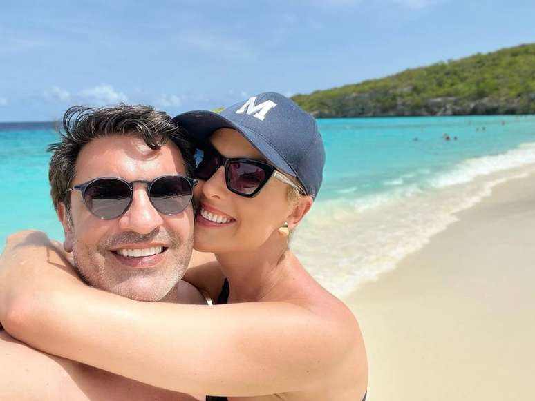 Ana Hickmann e Edu Guedes  estão em Curaçao 