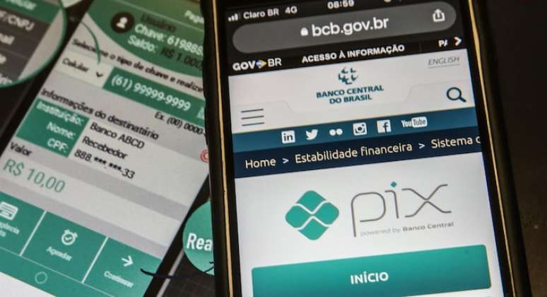 Além do pagamento por aproximação, medida do Banco Central permitirá que compra online com pagamento em Pix seja feito sem sair do ambiente de compras.