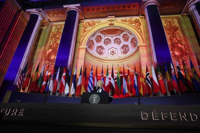 Presidente dos EUA, Joe Biden, discursa durante cerimônia de comemoração do aniversário de 75 anos da Otan, em Washington
09/07/2024 REUTERS/Leah Millis