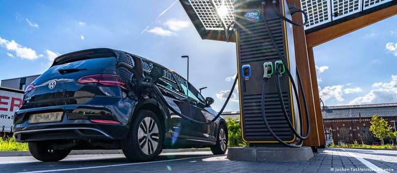 Brasil deve aumentar taxação para carros elétricos por danos ao meio ambiente