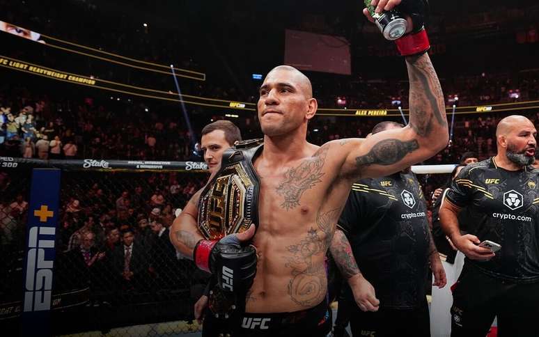 Poatan é campeão dos meio-pesado do UFC