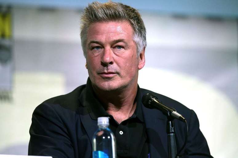 Alec Baldwin será julgado por homicídio culposo, quando não há intenção de matar (Imagem: Gage Skidmore/Wikimedia Commons)