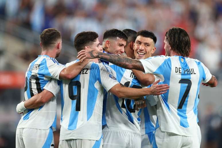 Argentina comemorando. 