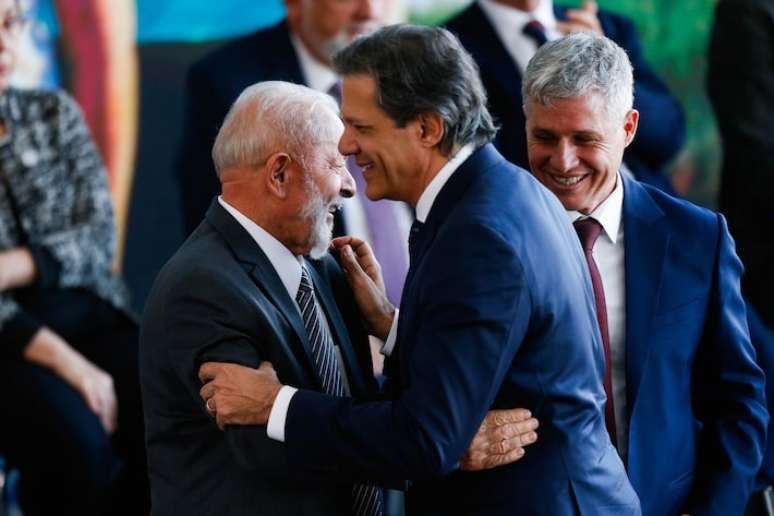 O presidente da República, Luiz Inácio Lula da Silva (PT), e o ministro da Fazenda, Fernando Haddad, durante lançamento do Plano Safra em cerimônia realizada no Palácio do Planalto, em Brasília