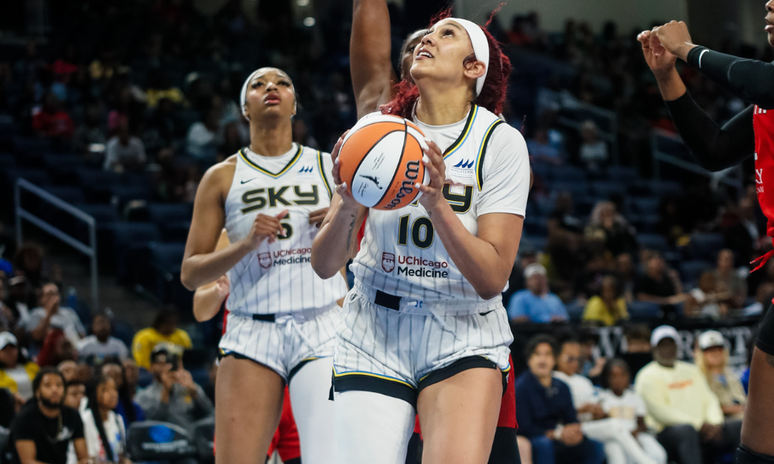 Kamilla Cardoso vs Dream (Twitter-Chicago Sky)