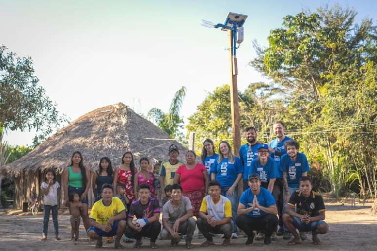 Mais de 600 moradores da região do Xingu, no Mato Grosso, passaram a ter acesso total à eletricidade graças a uma ação feita pela Audi em parceria com a ONG Litro de Luz