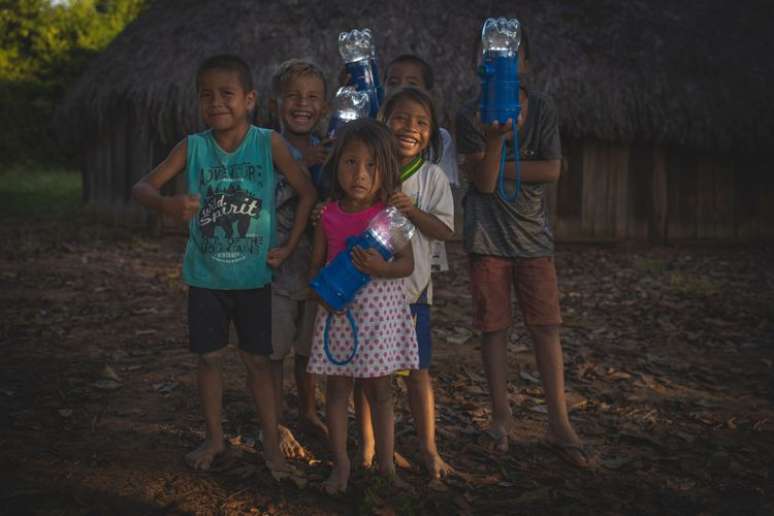 Audi e Litro de Luz levaram luz à mais de 140 famílias no cerrado brasileiro