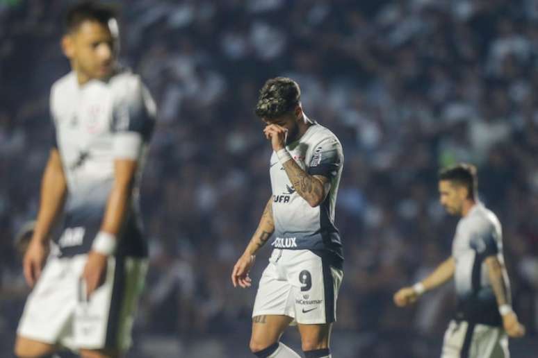 Yuri Alberto lamenta chance desperdiçada durante o confronto com o Vasco.