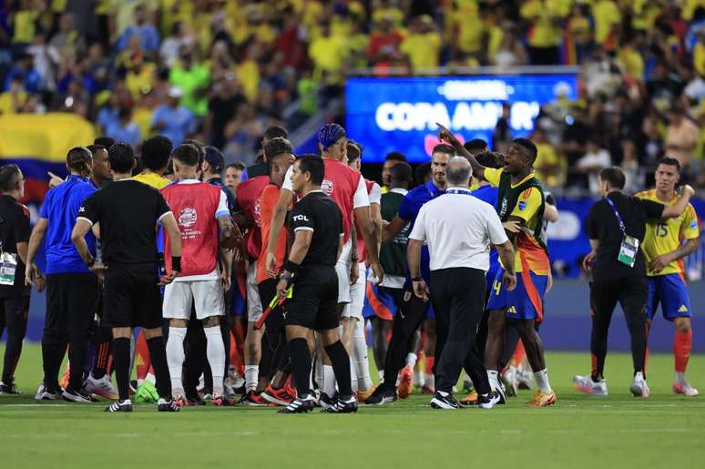 Jogadores de Uruguai e Colômbia brigaram ao fim da semifinal da Copa América