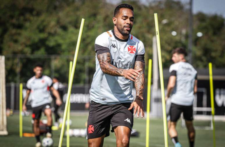 Alex Teixeira em treinamento pelo Vasco na última temporada –