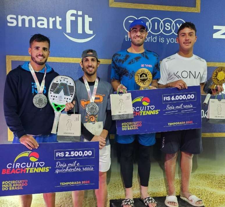 Campeões Pedro Mattos (azul) e Richard Gomes (de branco) /