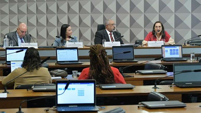 A CDH promoveu o debate para discutir o projeto de lei que cria a Política Nacional de Combate ao Suicídio de Crianças e Adolescentes