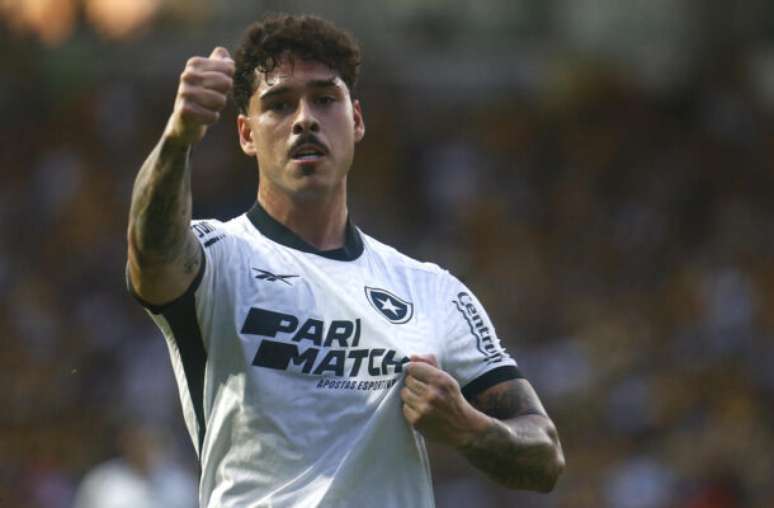 Halter forma dupla de zaga com Barboza em partida contra o Vitória –