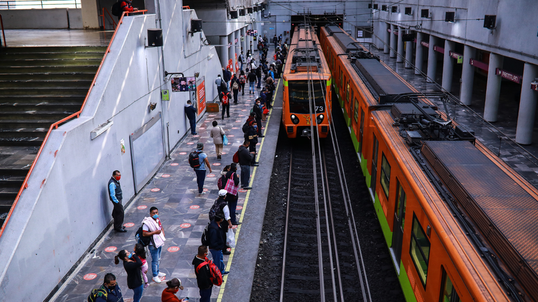 Influencer graba video íntimo en el metro de México se vuelve viral
