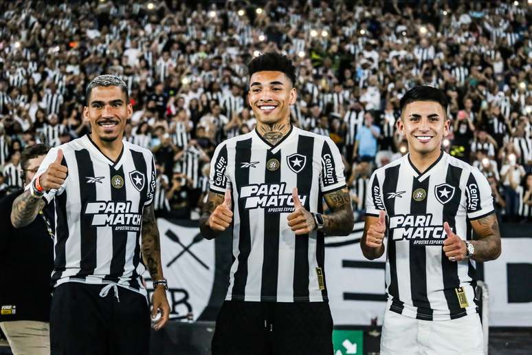 Reforços do Botafogo na segunda janela apresentados à torcida. 