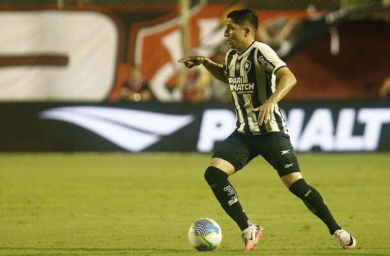 Savarino marca o gol da vitória do Botafogo –
