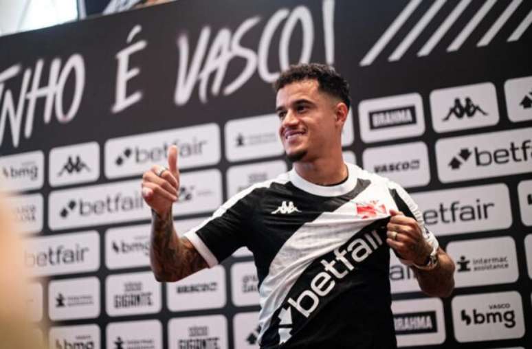 Coutinho em apresentação pelo Vasco –