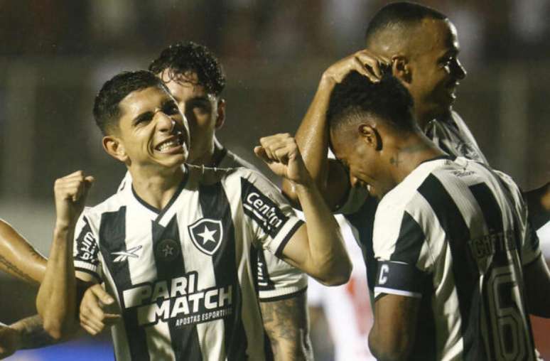 Botafogo, fora de casa, faz nova vítima no Brasileirão. Savarino brilhou –