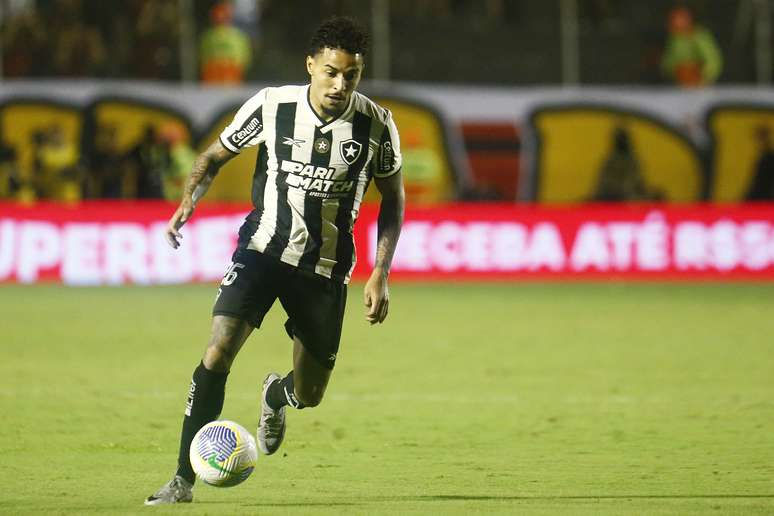 Gregore teve uma grande atuação no triunfo do Botafogo sobre o Vitória. –