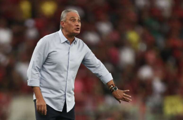 Tite na beira do gramado do Maracanã –