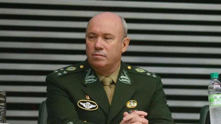O general da reserva Mauro Lourena Cid