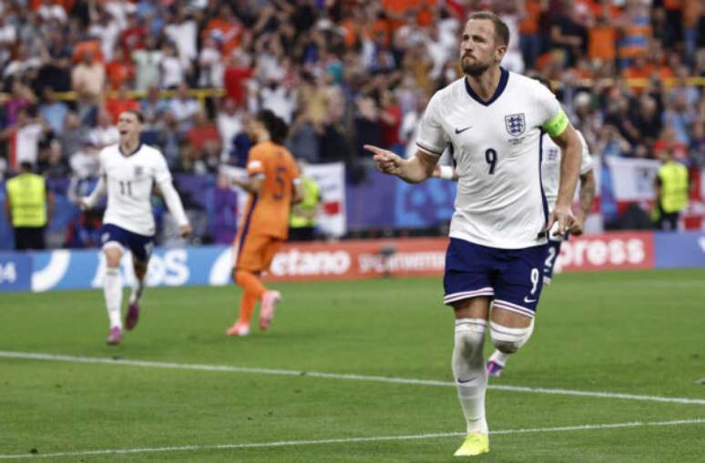 Momento do gol marcado por Harry Kane na semifinal contra a Holanda –