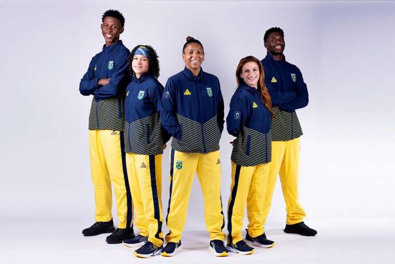 Henrique Marques, Bia Ferreira, Rafaela Silva, Jade Barbosa e Wanderley Pereira com o uniforme para a Olimpíada de Paris