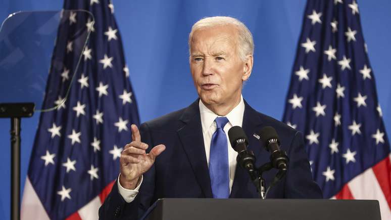 Em coletiva de imprensa durante conferência da Otan, Biden se confundiu e se referiu à sua vice, Kamala Harris, como 'vice-presidente Trump' 