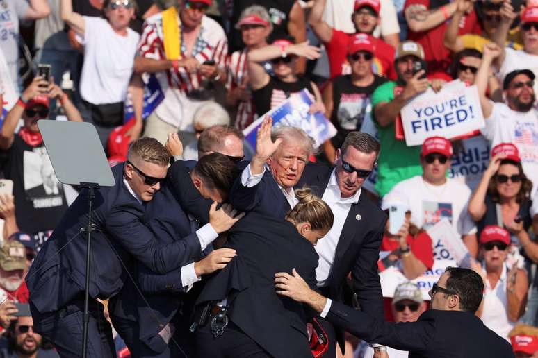 Trump, logo após o atentado durante um comício na Pensilvânia