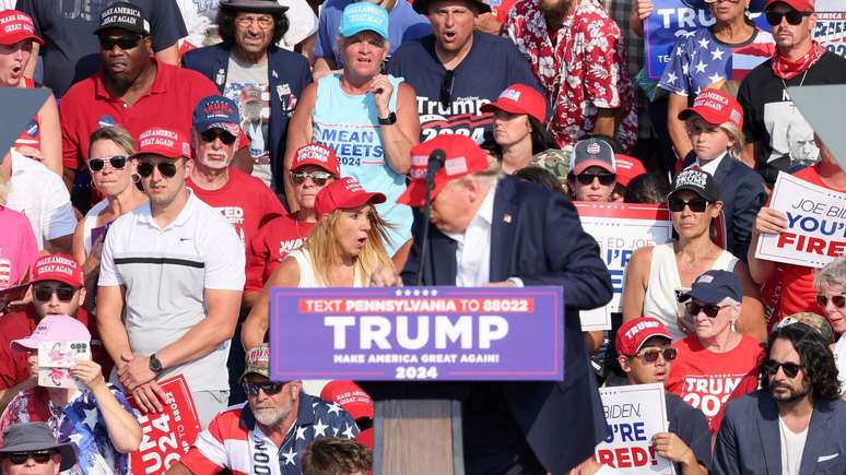 Trump se abaixou quando ouviu tiros