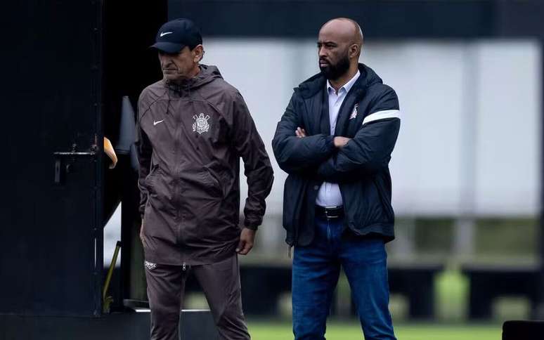 Ramón Díaz e Fabinho Soldado durante treinamento do Corinthians