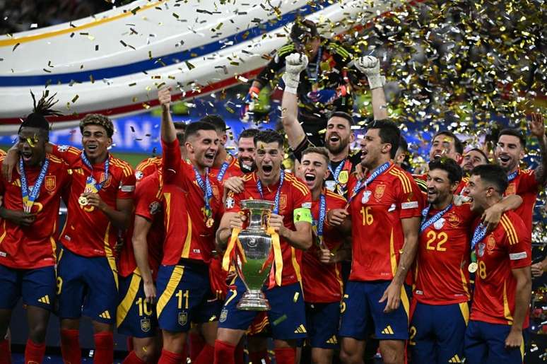 Jogadores da Espanha celebram título da Eurocopa