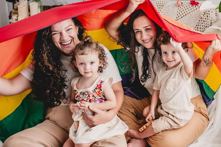 Isabela e Danielle decidiram recorrer à inseminação caseira para realizar o sonho da maternidade