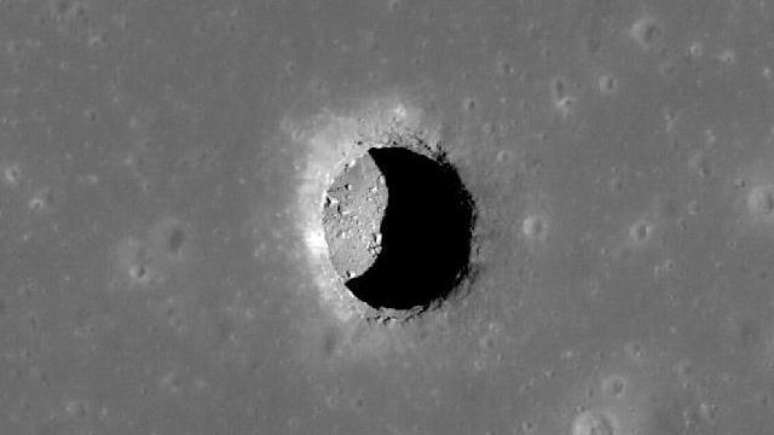 Cientistas haviam especulado que 'poços lunares' como esse poderiam ser entradas de cavernas — agora eles têm prova