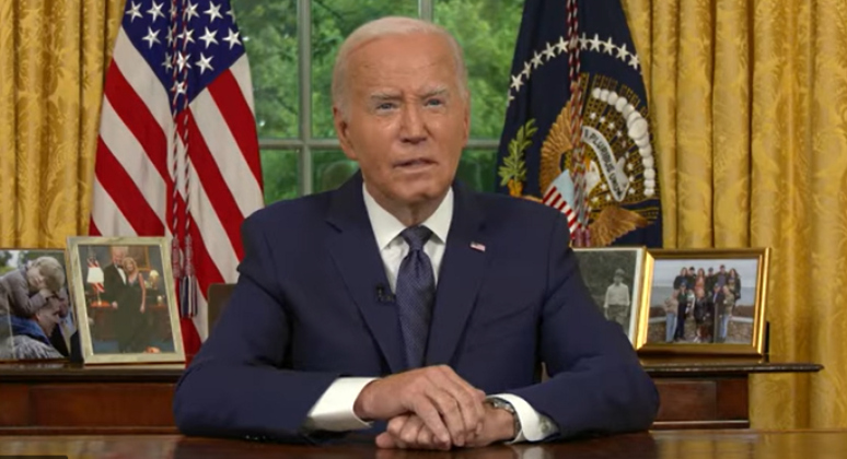 Biden admite erro em uso da palavra ‘alvo’