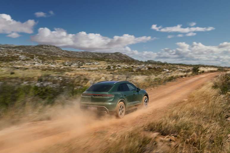 Novo Porsche Macan elétrico tem pacote off-road opcional