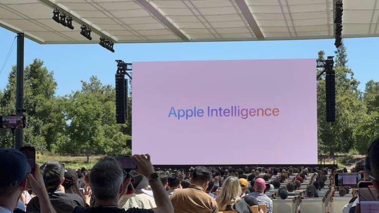 Apple apresentou novidades de intelig&ecirc;ncia artificial em junho passado, em evento na Calif&oacute;rnia