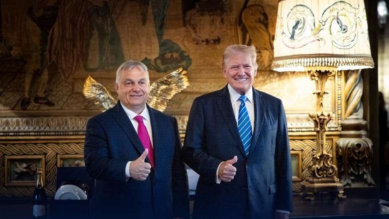 Viktor Orbán (à esquerda), da Hungria, é o líder da UE mais próximo de Donald Trump