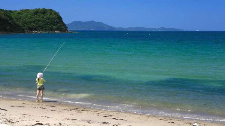 Dificilmente se encontra algum tipo de lixo na faixa de areia intocada de Fukutsu, no sul do Japão